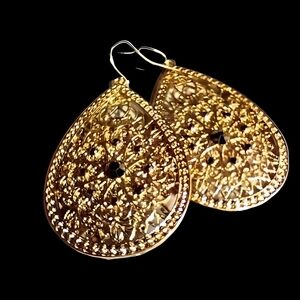 Elegant Gold Filigree Teardrop Earrings